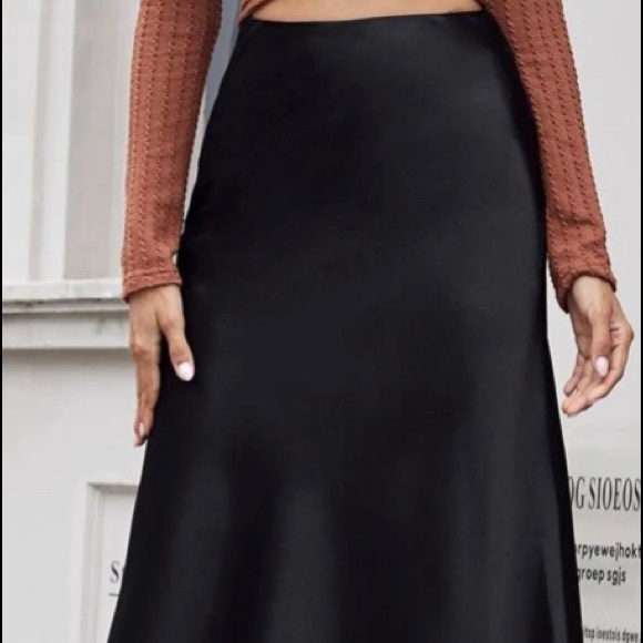 ♣️𝐁𝐥𝐚𝐜𝐤 𝐒𝐚𝐭𝐢𝐧 𝐒𝐤𝐢𝐫𝐭♣️ - Picture 2 of 6